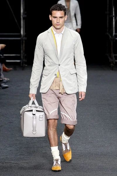 Look 4